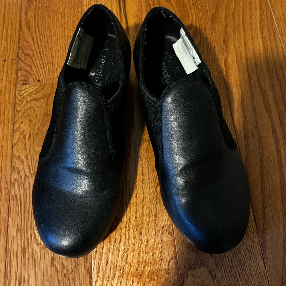 Preowned Revolution Dance Tap shoes Sz 7